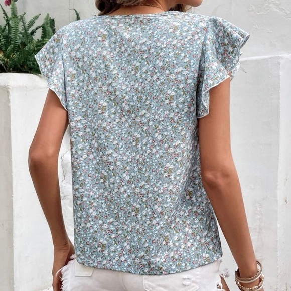 NWT Floral Top - Picture 2 of 2